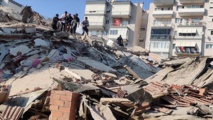 الناتو يتضامن وإنقاذ 70 شخصا من تحت أنقاض زلزال إزمير