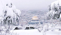 في أسوأ عاصفة شتوية الثلوج الكثيفة تغطي مدينة القدس بحلة بيضاء