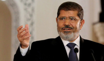 مرسي يؤكد ان ملف مسؤولي نظام القذافي الهاربين إلى مصر سيعالج قانونياً