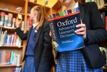 قاموس "أوكسفورد" الشهير يغير مفردات تخص المرأة