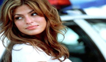 الممثلة الأمريكية إيفا ميندز تنضم إلى عالم مصممي الأزياء الممثلة الأمريكية إيفا ميندز تنضم إلى عالم مصممي الأزياء