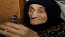 عجوز جزائرية تعود للحياة لحظة وضعها في القبر عجوز جزائرية تعود للحياة لحظة وضعها في القبر