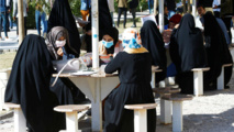 إيران تبحث مقايضة لقاح كورونا بأرصدتها المجمدة بكوريا الجنوبية