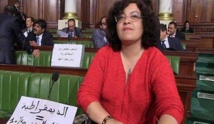 نائبة تونسية تنتقد قياديا اسلاميا بعد تصريحه بتأييد ختان النساء