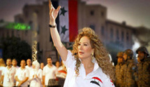شباب من الاخوان والسلفيين يهاجمون رغدة بعد القائها شعرا مؤيدا لنظام الأسد شباب من الاخوان والسلفيين يهاجمون رغدة بعد القائها شعرا مؤيدا لنظام الأسد