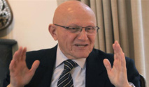 تمام سلام يضمن تسميته رئيسا للحكومة اللبنانية بعد حصوله على تأييد جنبلاط