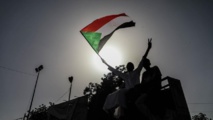 احتجاجات "عنيفة" واعتقالات بحزب البشير.. لماذا الآن؟