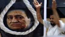 قاضي محاكمة مبارك  يتنحى ويحيل قضية المخلوع الى قضاة الاستئناف 