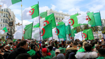 آلاف الجزائريين يتظاهرون بعدة مدن إثر استئناف مسيرات الحراك