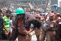 مواجهات بين الشرطة ومئات الآلاف من المتظاهرين بعد انهيار مبنى في بنغلادش