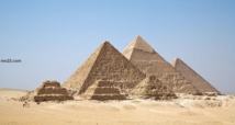 بناة الأهرام هل كانوا نخبة من العمال المميزين أم مجرد عبيد. .؟ 