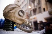 السوريون يصنعون أقنعة واقية من الغازات تحسباً لاستخدام الاسلحة الكيميائية