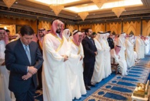 باسم عوض الله يصلي العيد بجانب ولي العهد السعودي محمد بن سلمان (وسائل التواصبل)