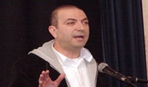 مخرج "الجنة الآن" يعود إلى كان بعد 8 سنوات بقصة عاشقين يفصلهما جدار العزل مخرج "الجنة الآن" يعود إلى كان بعد 8 سنوات بقصة عاشقين يفصلهما جدار العزل
