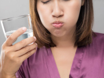 5 فوائد لاستخدام "الغرغرة بالماء والملح".. تعرّف عليها