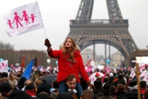 جرحى في اعمال شغب في باريس اثر تظاهرة حاشدة ضد زواج مثليي الجنس