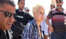 سلفيون يتظاهرون امام محكمة تنظر في قضية ناشطة "فيمن" النسائية التونسية سلفيون يتظاهرون امام محكمة تنظر في قضية ناشطة "فيمن" النسائية التونسية