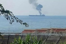اندلاع حريق بناقلة نفط قبالة ساحل بانياس إثر هجوم من طائرة مسيرة