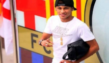 البرازيلي "نيمار" يغازل "ميسي" في استقبال تاريخي بنادي برشلونة الأسباني البرازيلي "نيمار" يغازل "ميسي" في استقبال تاريخي بنادي برشلونة الأسباني