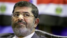 مصريون ينزلون خطيب مسجد من منبره لوصفه معارضي مرسي بالشياطين مصريون ينزلون خطيب مسجد من منبره لوصفه معارضي مرسي بالشياطين