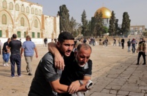 قوات الاحتلال تقتحم المسجد الأقصى وتصيب مئات المصلين قوات الاحتلال تقتحم المسجد الأقصى وتصيب مئات المصلين