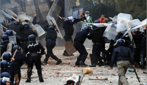 الشرطة الجزائرية تفرق بالقوة مظاهرة لطالبي العمل في العاصمة
