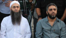 فضل شاكر المغني سابقاً والإسلامي المختفي حالياً مع شيخه وملهمه أحمد الأسير فضل شاكر المغني سابقاً والإسلامي المختفي حالياً مع شيخه وملهمه أحمد الأسير