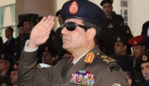 عبد الفتاح السيسي .. الجنرال الذي يلوح للمصريين بالاعلام من سماء القاهرة