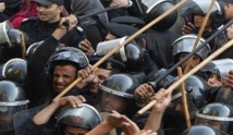 الداخلية المصرية تعلن أنها "ستتصدى بحسم" مع الجيش لأي عنف الداخلية المصرية تعلن أنها "ستتصدى بحسم" مع الجيش لأي عنف