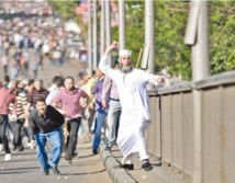  مقتل 14 في اعمال عنف بمصر والجيش سيتدخل لانهاء المواجهات  في ميدان التحرير  