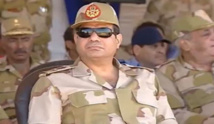 لوموند: الجيش المصري عزز الفوضى وأعطى انطباعاً كما لو أنه يريد الانتقام لوموند: الجيش المصري عزز الفوضى وأعطى انطباعاً كما لو أنه يريد الانتقام