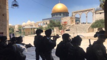   قوات الاحتلال تقمع المصلين بلقدس ومواجهات دامية في الضفة