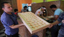 السوريين الهاربون من جحيم الحرب يصلون قطاع غزة الذي يضيق بساكنيه السوريين الهاربون من جحيم الحرب يصلون قطاع غزة الذي يضيق بساكنيه