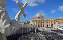 ممثل الفاتيكان في سوريا: مشاهد طوابير وقصص فساد ممثل الفاتيكان في سوريا: مشاهد طوابير وقصص فساد