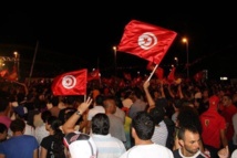  اعتصام الرحيل بباردو التونسية متواصل ويستلهم الدرس الامني للتجربة المصرية 