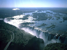 شلالات فكتوريا على نهر زامبيز بأفريقيا