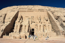 السياحة في مصر تواجه خطر الانهيار مع تدهور الوضع الامني