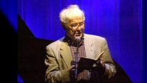 وفاة شيمس هيني، الشاعر الايرلندي الحائز على نوبل الآداب