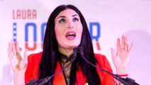 المتطرفة اليمينية لورا لومر معروفة بكراهيتها للمسلمين ومحظورة على منصات عديدة بسبب عنصريتها (إعلام أمريكي) المتطرفة اليمينية لورا لومر معروفة بكراهيتها للمسلمين ومحظورة على منصات عديدة بسبب عنصريتها (إعلام أمريكي)