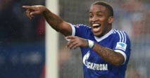 اللاعب فارفان يحرك دعوى قضائية بسبب إعلان عنصري
