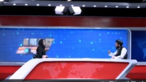 المذيعة الافغانية مع كادر طالبان الاعلامي عبدالحق حماد