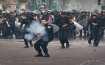 براءة المتهمين في قضية قتل متظاهرين مصريين بالسويس و تمديد للطوارىء