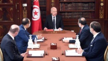 أمنستي :  يجب على الرئيس التونسي رفع حظر السفر التعسفي