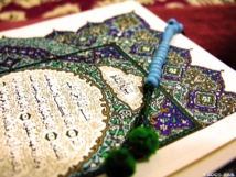 تونس تفتح تحقيقا اثر نشر صورعلى الانترنت لشاب يدوس نسخة من القرآن