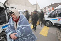 باريس تعرض تسوية اوضاع محتجين سوريين يحتلون ميناء للسفن شمال فرنسا