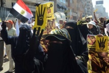 غاز مسيل للدموع لتفريق الاف الطلاب المؤيدين لمرسي