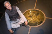 حامل جائزة نوبل محمد يونس