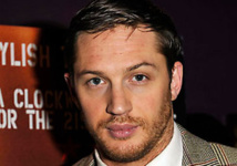 توم هاردي يجسد شخصية إلتون جون في فيلم جديد