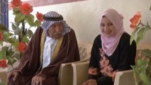 عرالقي تسعيني يتزوج من فتاة عشرينية عرالقي تسعيني يتزوج من فتاة عشرينية