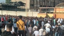 ارشيفية ..كثافة مراجعين امام مبنى جوازات درعا